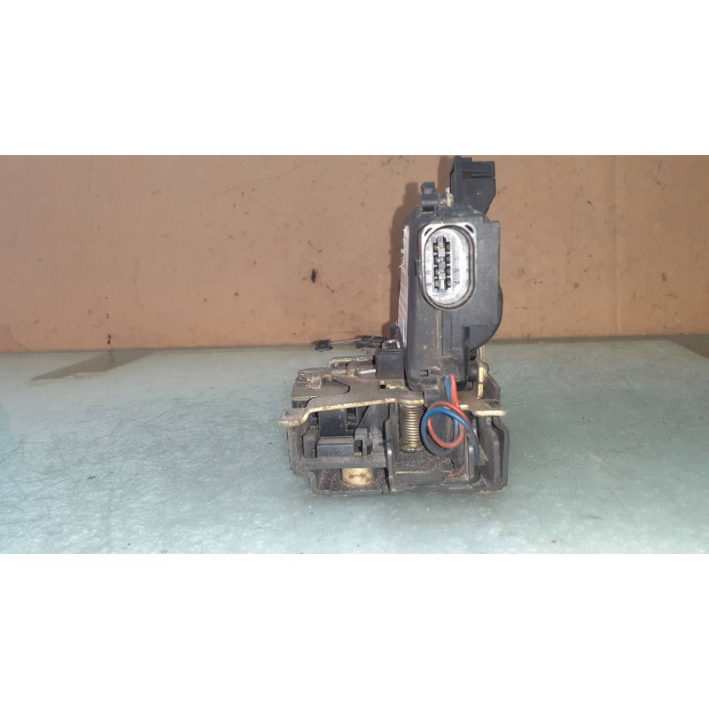 Recambio de cerradura puerta delantera derecha para volkswagen new beetle (9c1/1c1) 1.9 tdi referencia OEM IAM 113690  