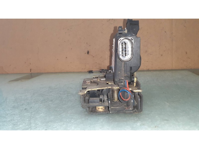 Recambio de cerradura puerta delantera derecha para volkswagen new beetle (9c1/1c1) 1.9 tdi referencia OEM IAM 113690  