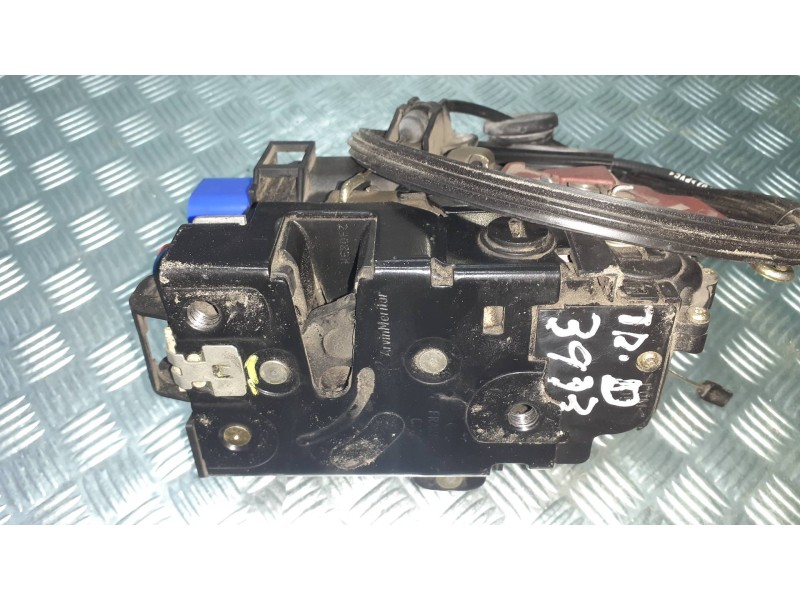 Recambio de cerradura puerta trasera derecha para volkswagen touran (1t1) highline referencia OEM IAM 7L0839016  