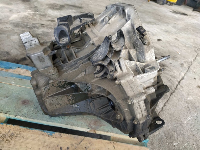 Recambio de caja cambios para renault megane iii berlina 5 p dynamique referencia OEM IAM TL4A022 006771 6 VELOCIDADES