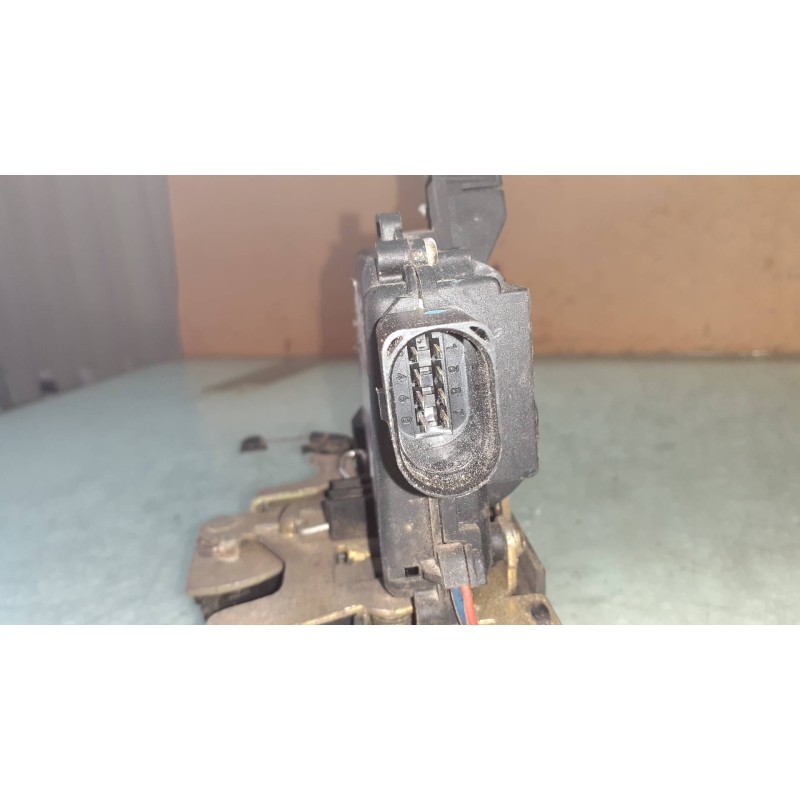 Recambio de cerradura puerta delantera derecha para volkswagen new beetle (9c1/1c1) 1.9 tdi referencia OEM IAM 113690  
