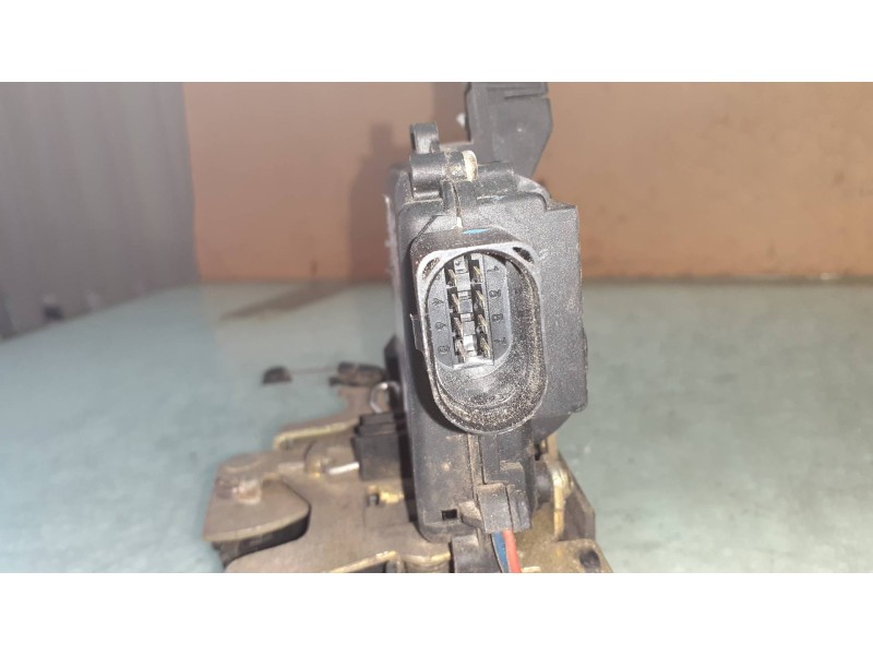 Recambio de cerradura puerta delantera derecha para volkswagen new beetle (9c1/1c1) 1.9 tdi referencia OEM IAM 113690  
