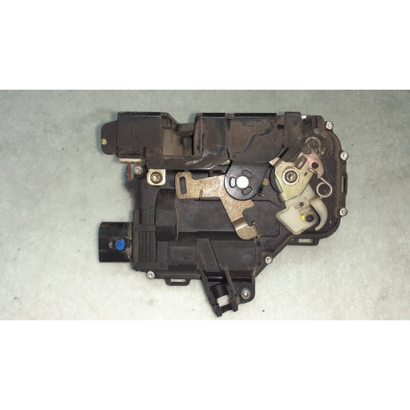 Recambio de cerradura puerta delantera izquierda para volkswagen new beetle (9c1/1c1) 1.9 tdi referencia OEM IAM 113689  