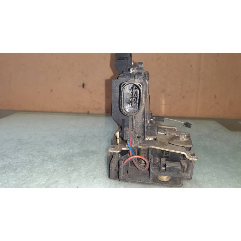 Recambio de cerradura puerta delantera izquierda para volkswagen new beetle (9c1/1c1) 1.9 tdi referencia OEM IAM 113689  