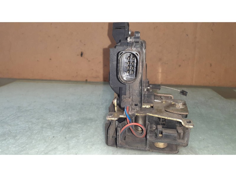 Recambio de cerradura puerta delantera izquierda para volkswagen new beetle (9c1/1c1) 1.9 tdi referencia OEM IAM 113689  