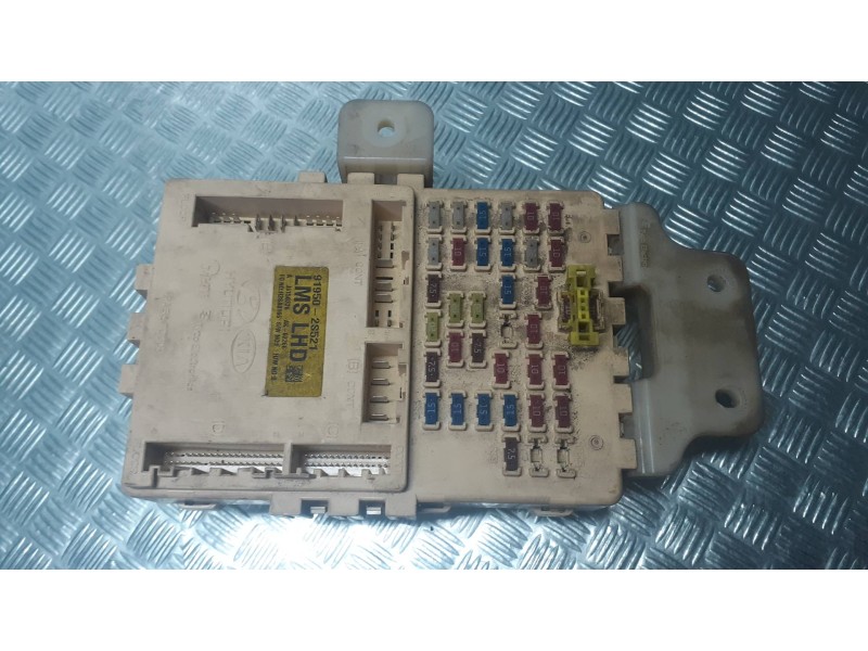 Recambio de caja reles / fusibles para hyundai ix35 classic 2wd referencia OEM IAM 919502S521 H2SA0166 AK62266