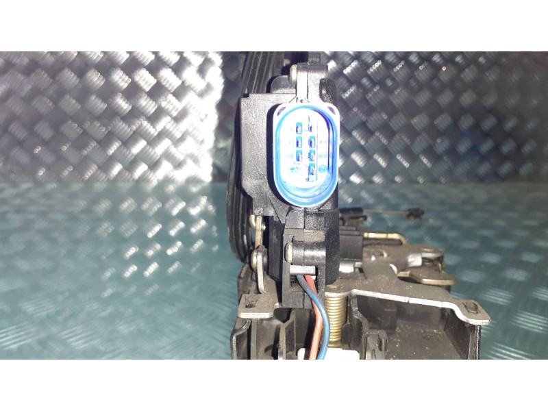 Recambio de cerradura puerta trasera izquierda para volkswagen touran (1t1) highline referencia OEM IAM 7L0839015  