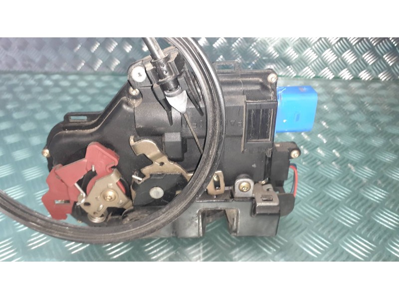 Recambio de cerradura puerta trasera izquierda para volkswagen touran (1t1) highline referencia OEM IAM 7L0839015  