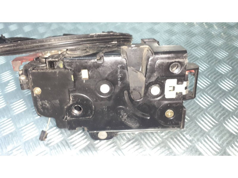 Recambio de cerradura puerta trasera izquierda para volkswagen touran (1t1) highline referencia OEM IAM 7L0839015  