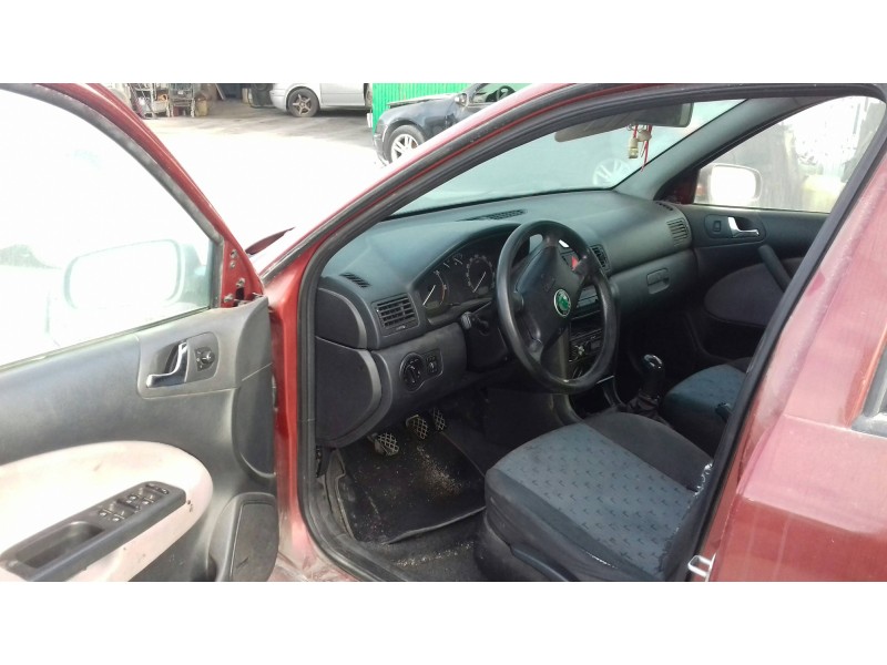 skoda octavia berlina (1u2) del año 2002