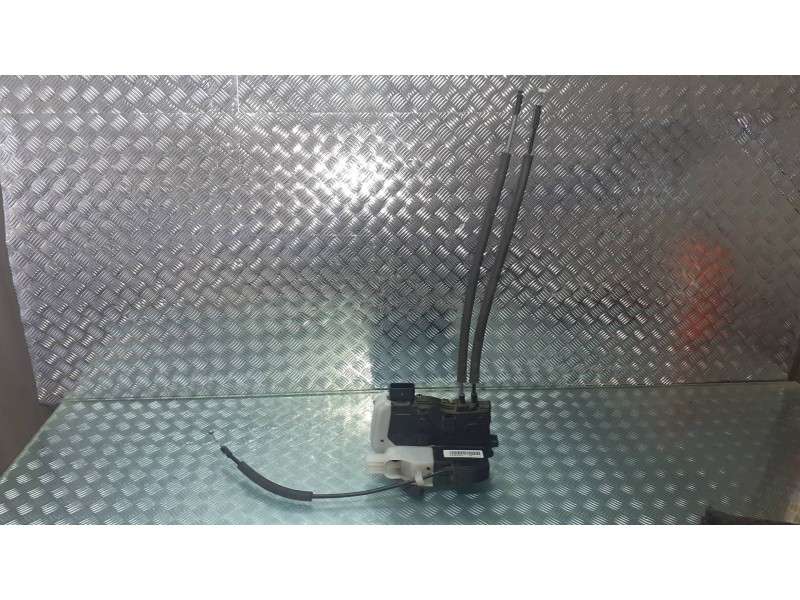 Recambio de cerradura puerta trasera derecha para hyundai ix35 classic 2wd referencia OEM IAM 814202Y010  