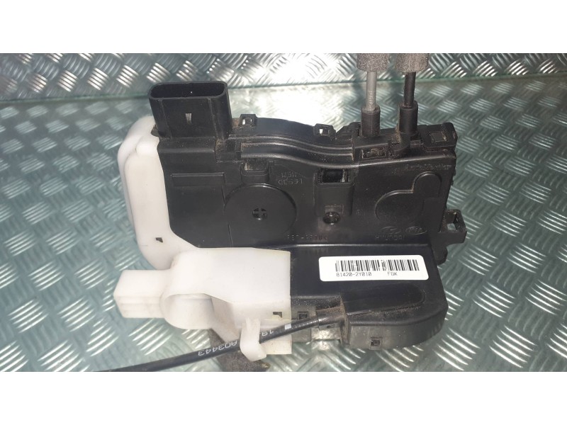 Recambio de cerradura puerta trasera derecha para hyundai ix35 classic 2wd referencia OEM IAM 814202Y010  