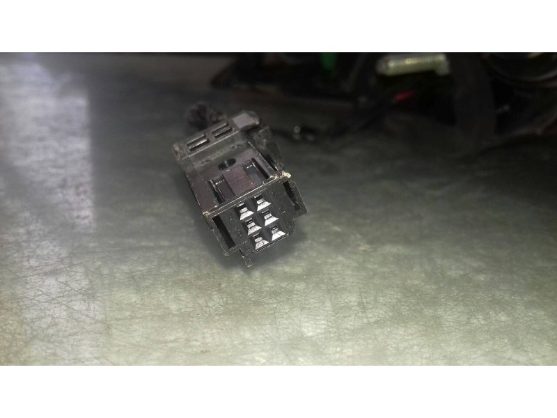 Recambio de piloto trasero izquierdo interior para peugeot 308 business line referencia OEM IAM 9677818380 81260101 