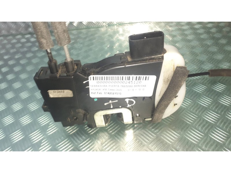 Recambio de cerradura puerta trasera derecha para hyundai ix35 classic 2wd referencia OEM IAM 814202Y010  