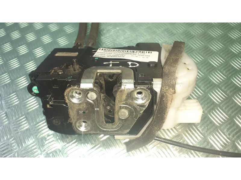 Recambio de cerradura puerta trasera derecha para hyundai ix35 classic 2wd referencia OEM IAM 814202Y010  