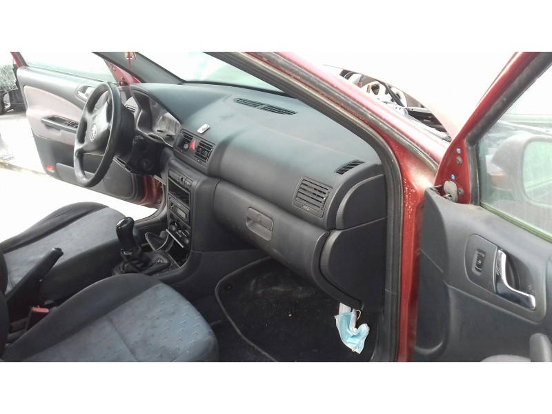 skoda octavia berlina (1u2) del año 2002