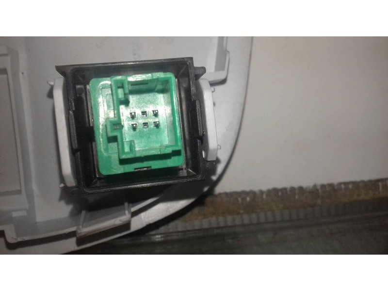 Recambio de luz interior para peugeot 308 business line referencia OEM IAM 98215350PR 12330687 98215350