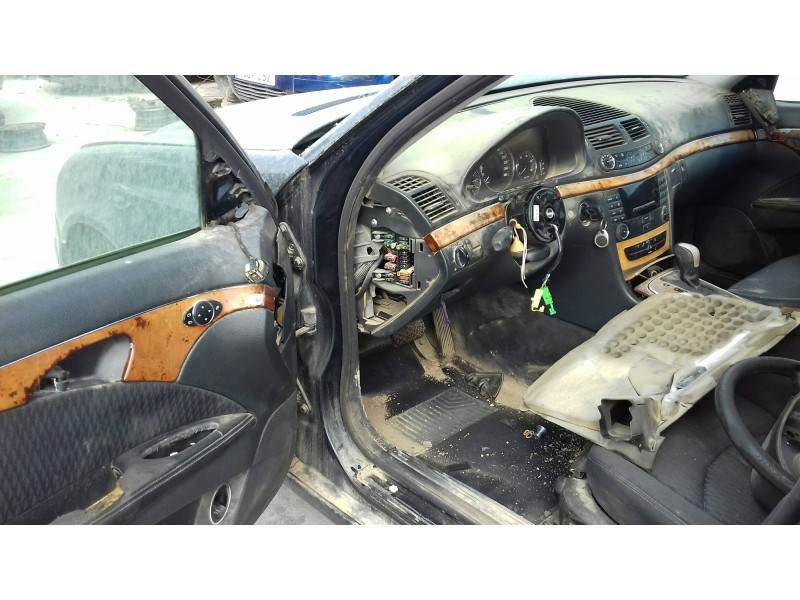 mercedes-benz clase e (w211) berlina del año 2002