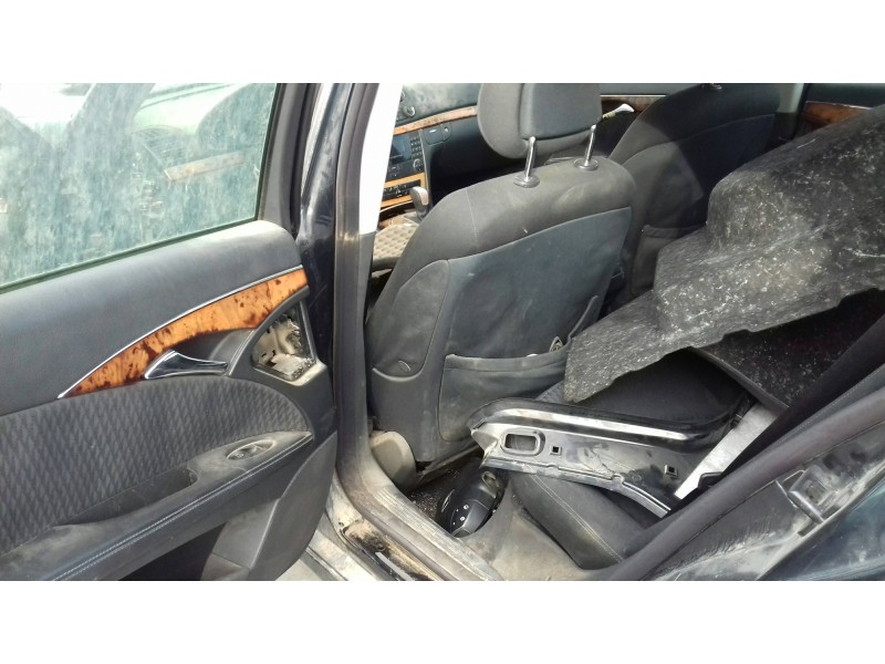 mercedes-benz clase e (w211) berlina del año 2002