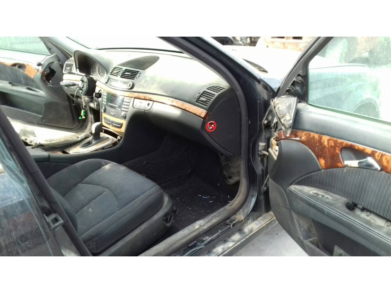 mercedes-benz clase e (w211) berlina del año 2002