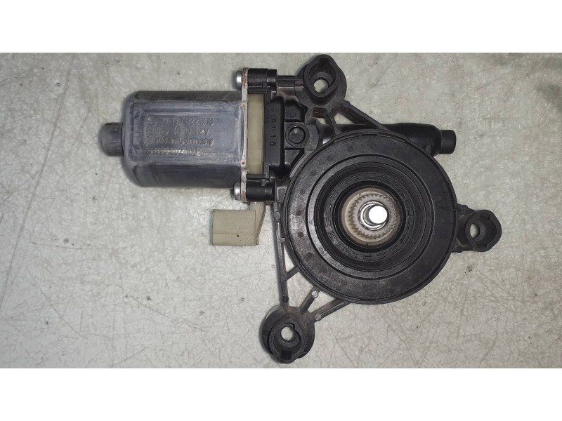 Recambio de motor elevalunas delantero derecho para seat leon (5f1) style referencia OEM IAM 0130822716 S850202100 3130034194