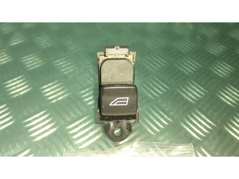 Recambio de mando elevalunas trasero derecho para volvo s40 berlina 1.8i referencia OEM IAM   CONECTOR 5 PINES