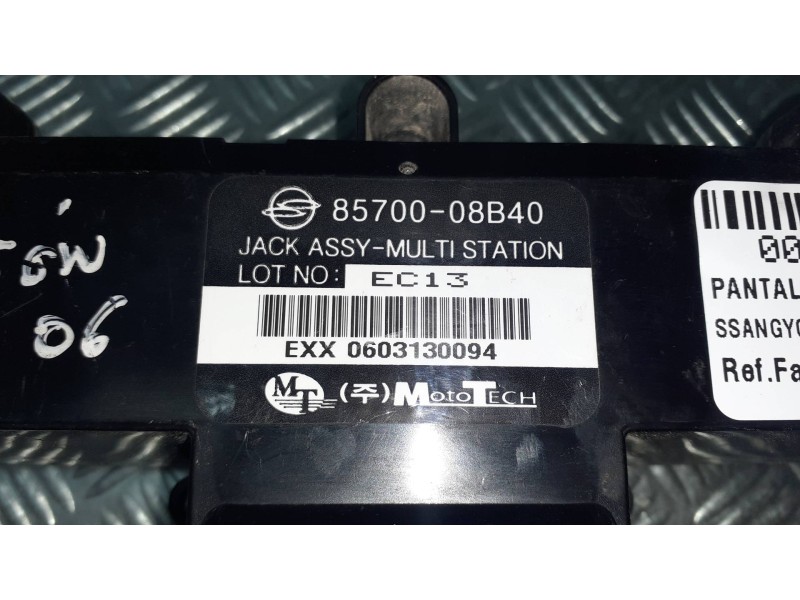 Recambio de pantalla multifuncion para ssangyong rexton 270 xdi limited referencia OEM IAM 8570008B40  