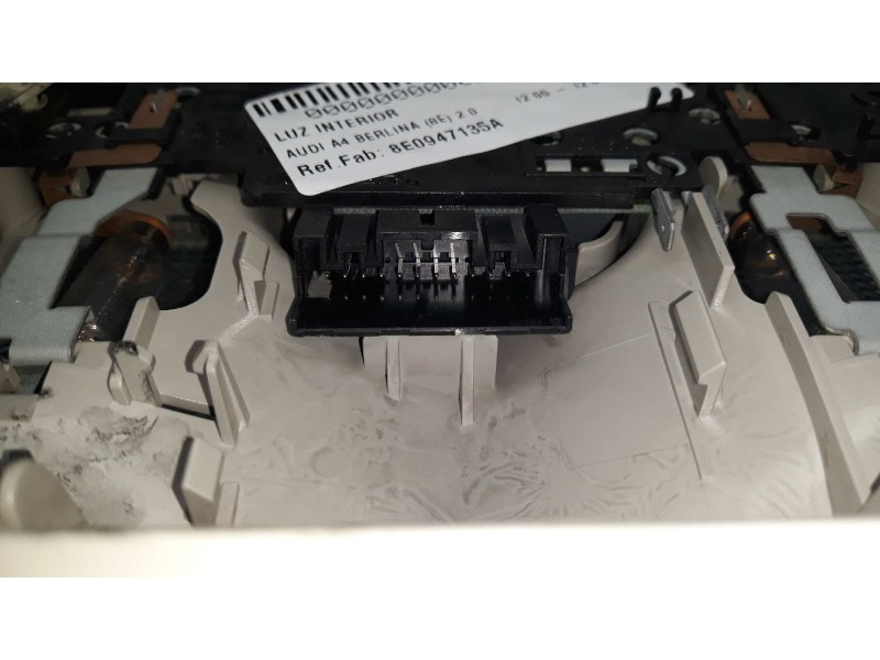Recambio de luz interior para audi a4 berlina (8e) 2.0 referencia OEM IAM 8E0947135A  
