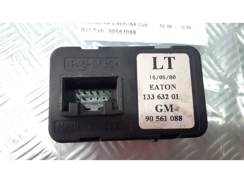 Recambio de mando elevalunas delantero izquierdo para opel astra g berlina club referencia OEM IAM 90561088  13363201