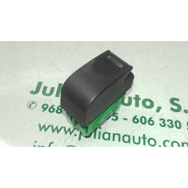 Recambio de mando elevalunas delantero derecho para peugeot 107 urban referencia OEM IAM 646100HC1CA  