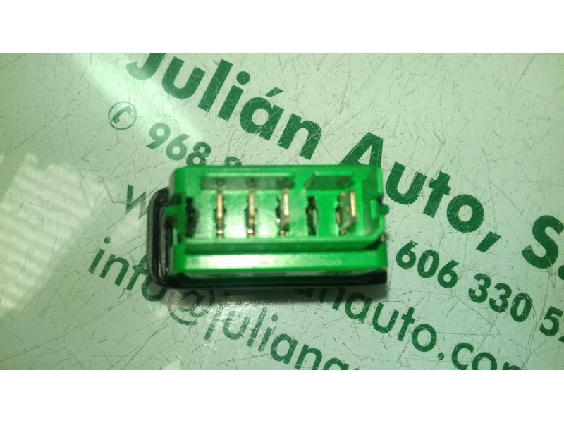 Recambio de mando elevalunas delantero derecho para peugeot 107 urban referencia OEM IAM 646100HC1CA  