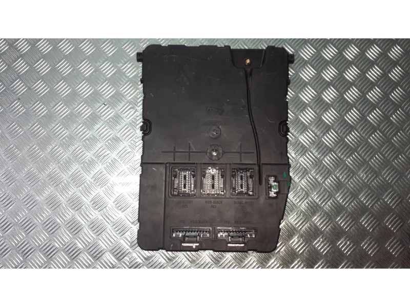 Recambio de caja reles / fusibles para renault scenic ii grand confort authentique referencia OEM IAM 8200309693  S118400310L