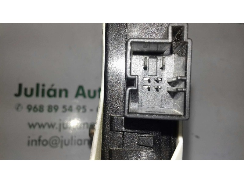 Recambio de motor elevalunas delantero derecho para audi a4 ber. (b8) básico referencia OEM IAM 8K0959802 1101965575100 BROSE
