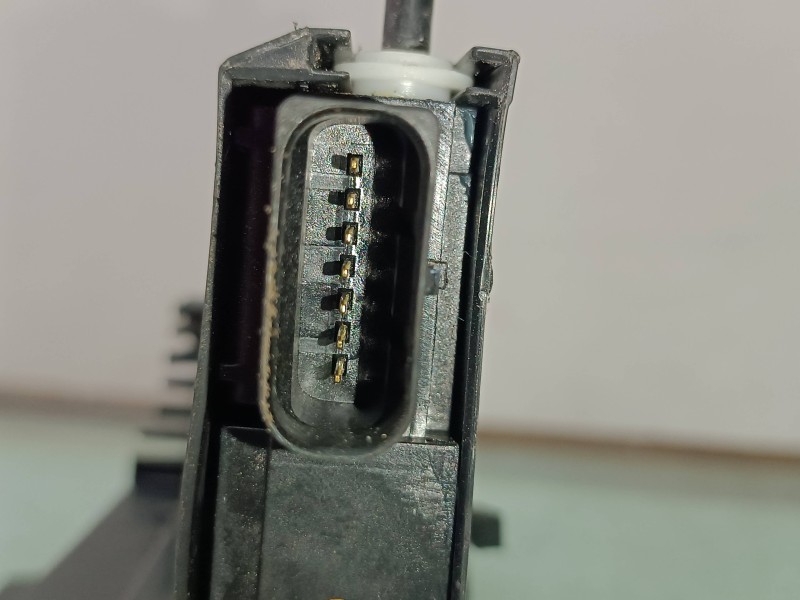 Recambio de cerradura puerta delantera derecha para peugeot 308 business line referencia OEM IAM 9810309380  