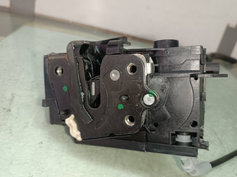 Recambio de cerradura puerta trasera izquierda para peugeot 308 business line referencia OEM IAM 9810309980  