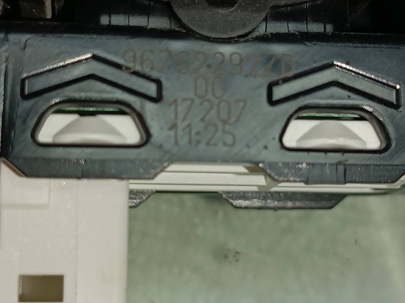 Recambio de mando elevalunas trasero izquierdo para peugeot 308 business line referencia OEM IAM 96762292ZD VALEO 4 PINES