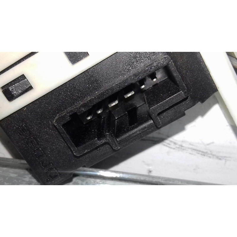 Recambio de motor elevalunas trasero izquierdo para renault laguna iii authentique referencia OEM IAM 827310001R 0130822330 9700