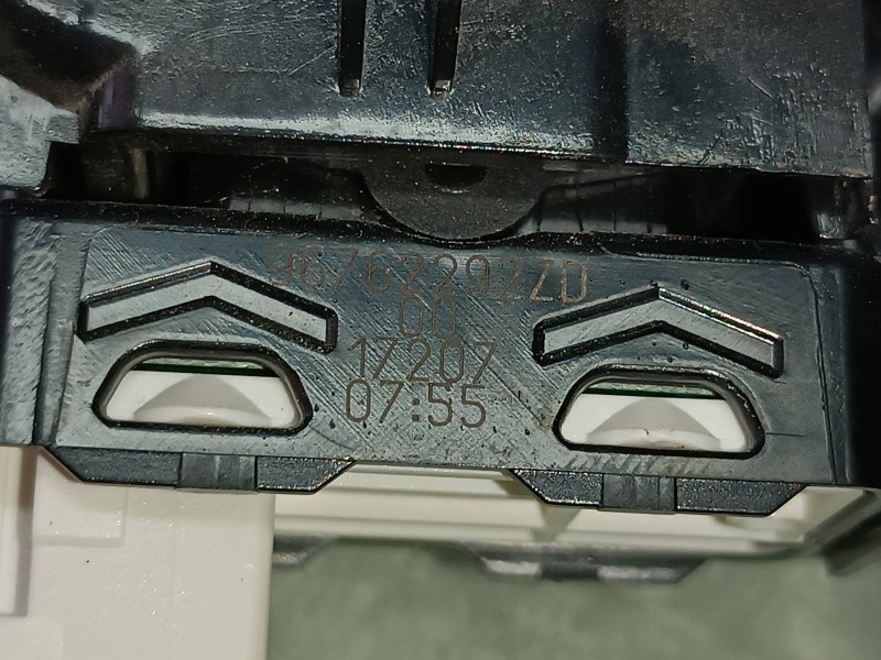 Recambio de mando elevalunas trasero derecho para peugeot 308 business line referencia OEM IAM 96762292ZD VALEO 4 PINES