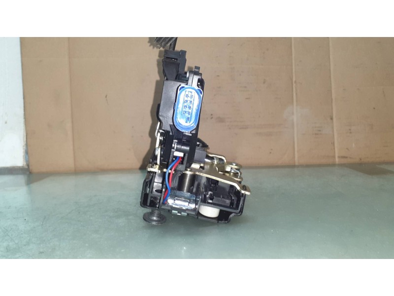 Recambio de cerradura puerta delantera izquierda para volkswagen golf v berlina (1k1) highline referencia OEM IAM 0920437 893862