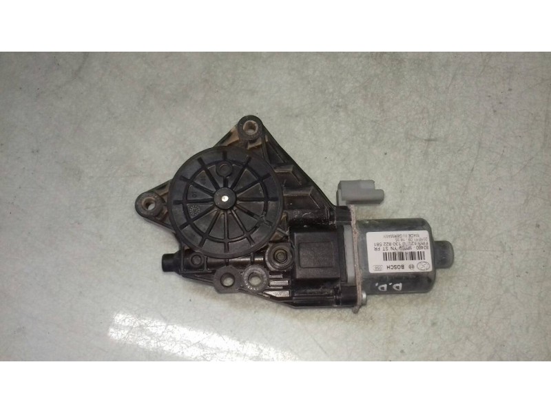 Recambio de motor elevalunas delantero derecho para hyundai ix20 gl classic referencia OEM IAM 824601P000 BOSCH 2 PINES