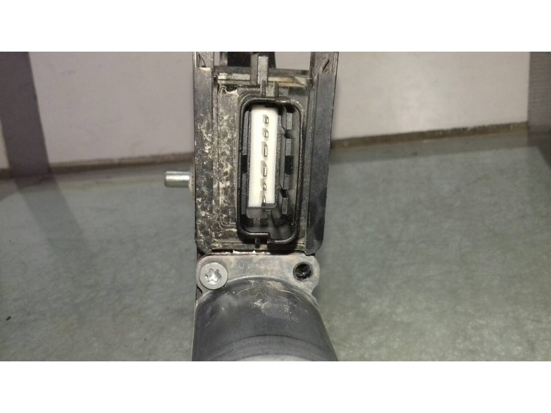 Recambio de motor elevalunas delantero izquierdo para hyundai ix20 gl classic referencia OEM IAM 824501P010YN 0130822550 BOSCH