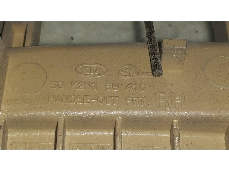Recambio de maneta exterior delantera derecha para kia carens 1.6 lx referencia OEM IAM K2N158410  