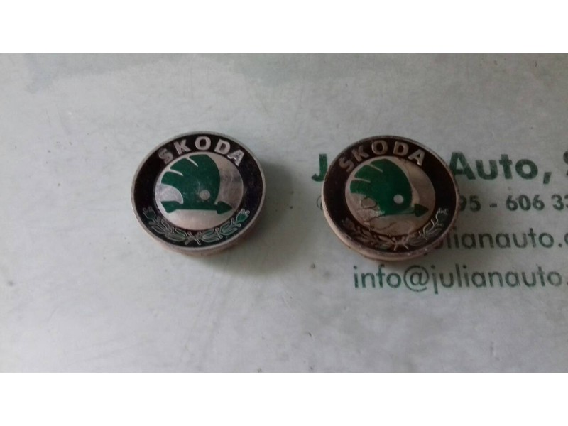 Recambio de tapacubos para skoda fabia (6y2/6y3) attractive referencia OEM IAM 6U0601151L  2 TAPAS