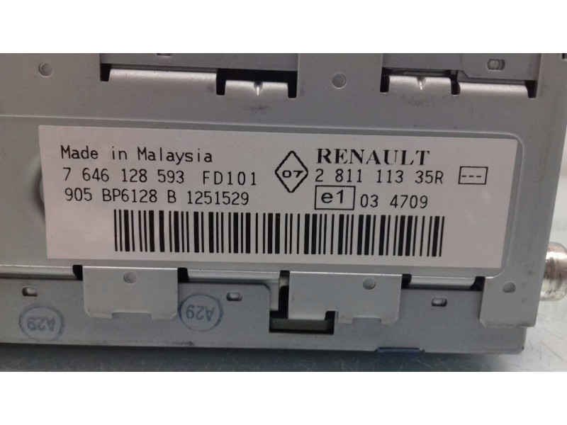 Recambio de sistema audio / radio cd para dacia sandero básico referencia OEM IAM 281111335R 7646128593 