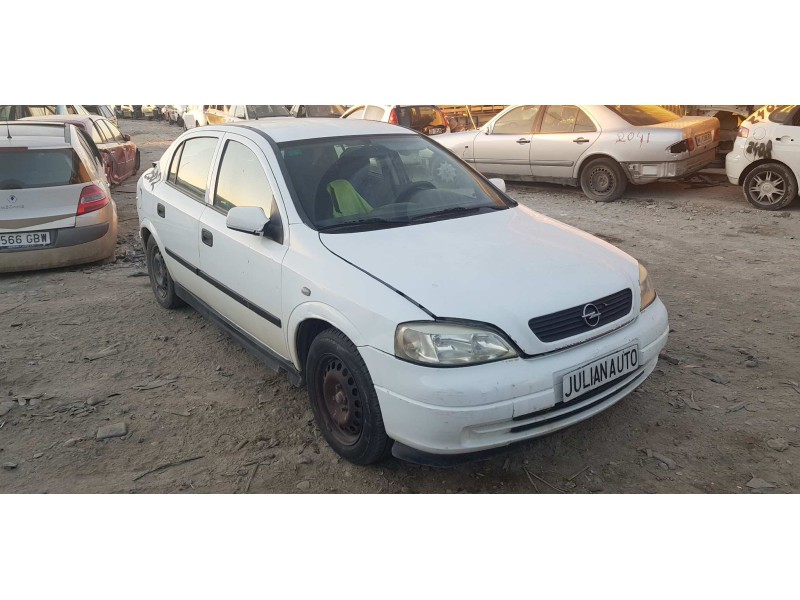 opel astra g berlina del año 2000
