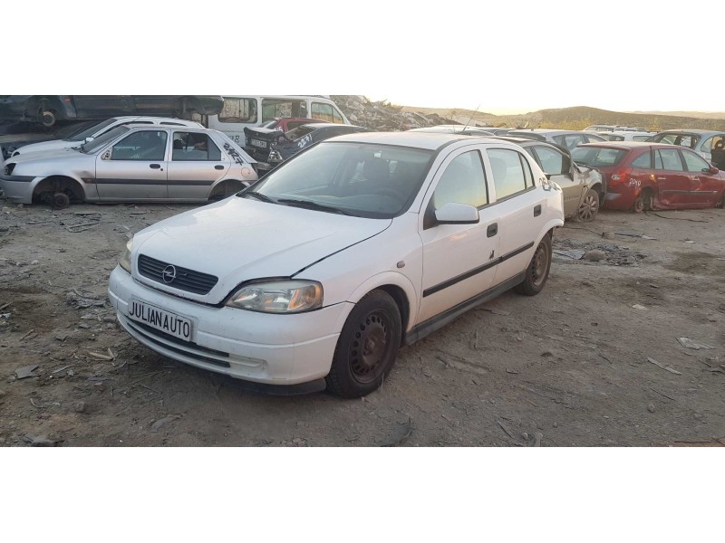 opel astra g berlina del año 2000
