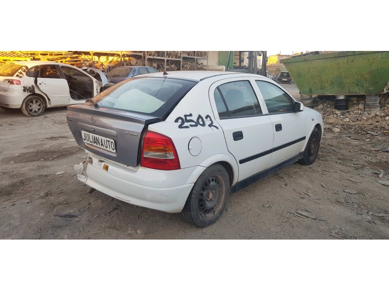 opel astra g berlina del año 2000