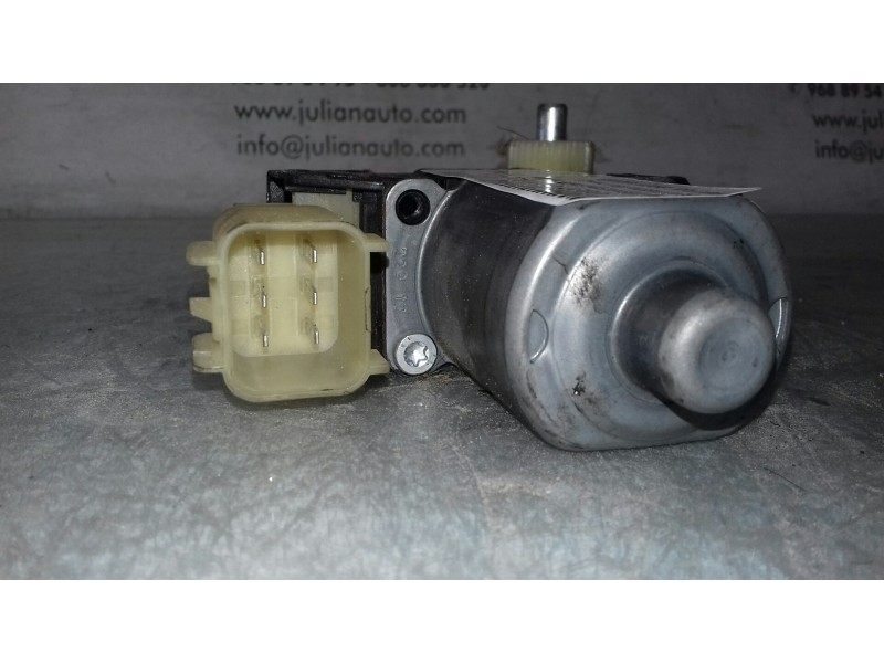 Recambio de motor elevalunas delantero izquierdo para ford fiesta (cb1) titanium referencia OEM IAM 8A6114A389B 0130822404 