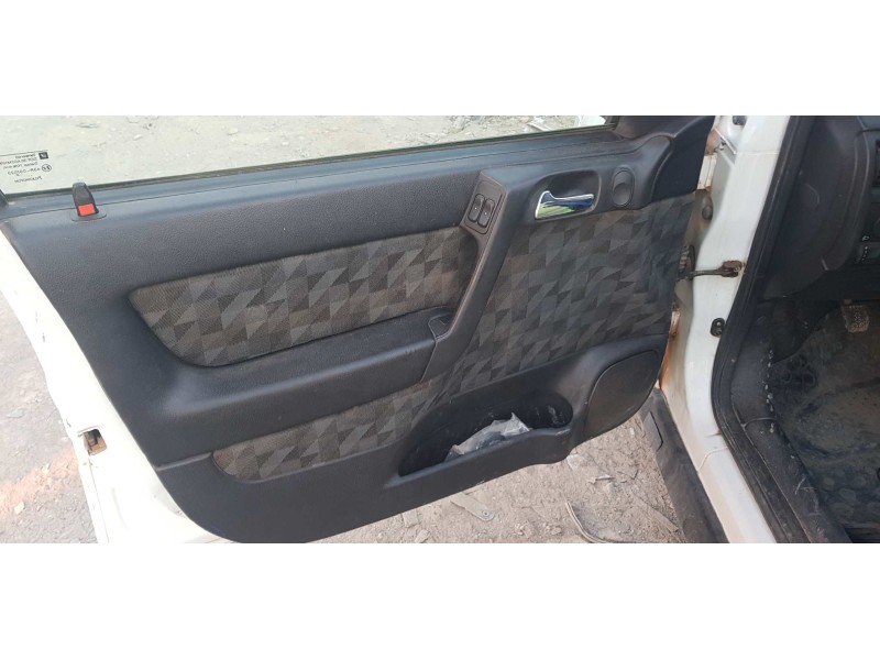 opel astra g berlina del año 2000