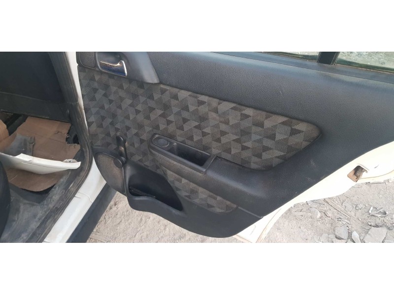 opel astra g berlina del año 2000